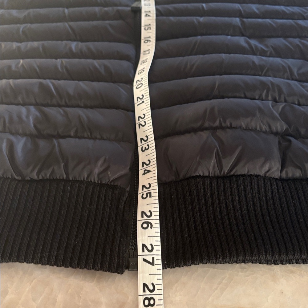Men’s Canada Goose HyBridge knit jacket. - Picture 13 of 15